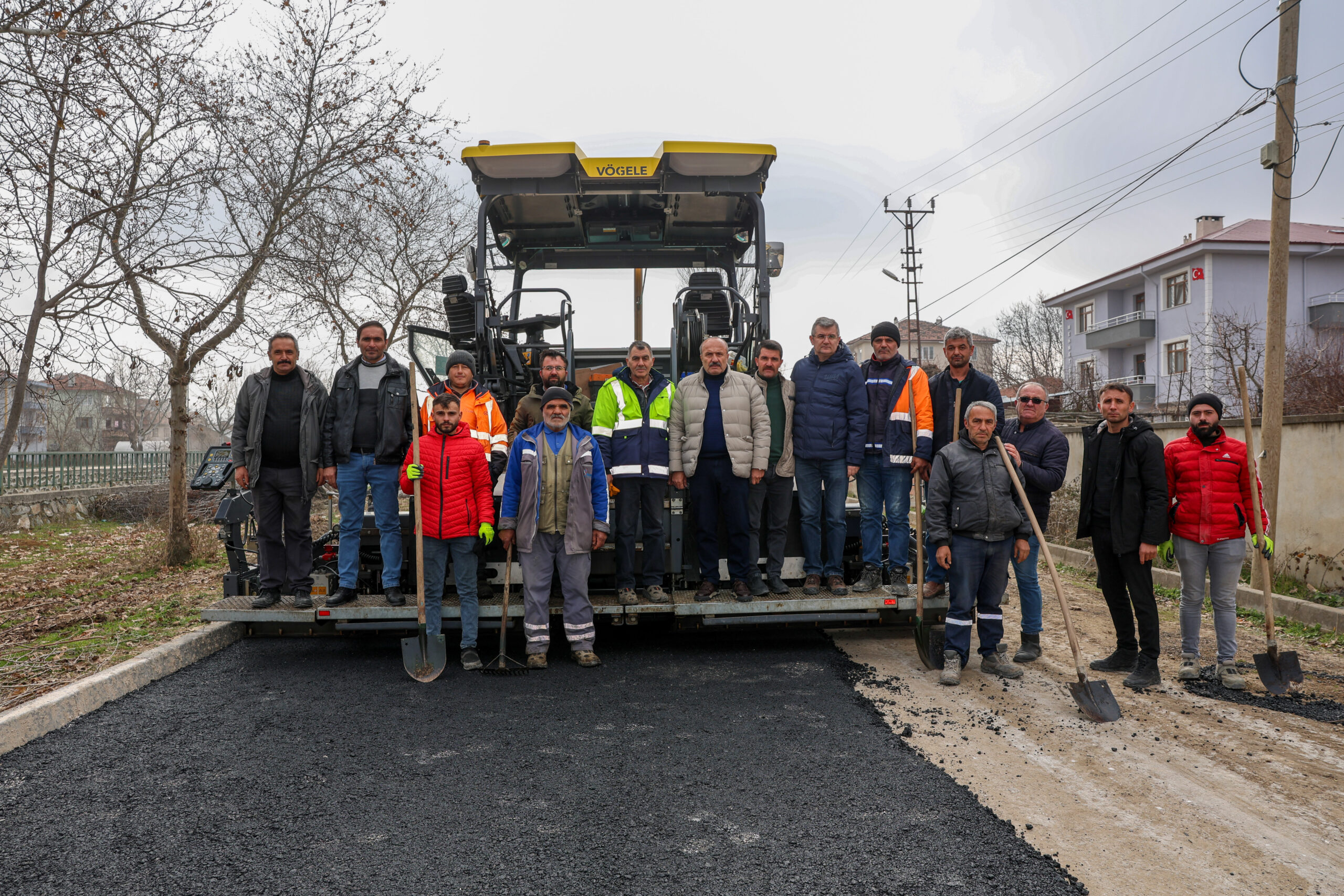 Ethem Mahallesi’nde sıcak asfalt çalışması başladı