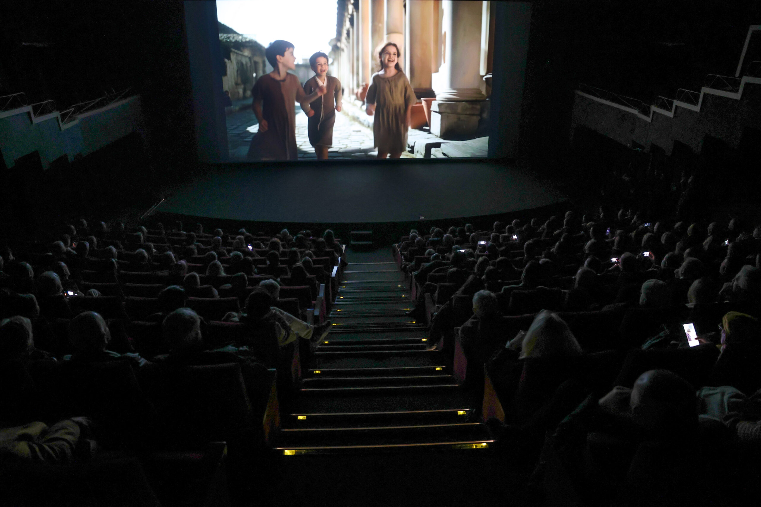 “Yedi Kemerli Bir Zaman Geçidi Taşköprü” filminin galası İstanbul’da yapıldı