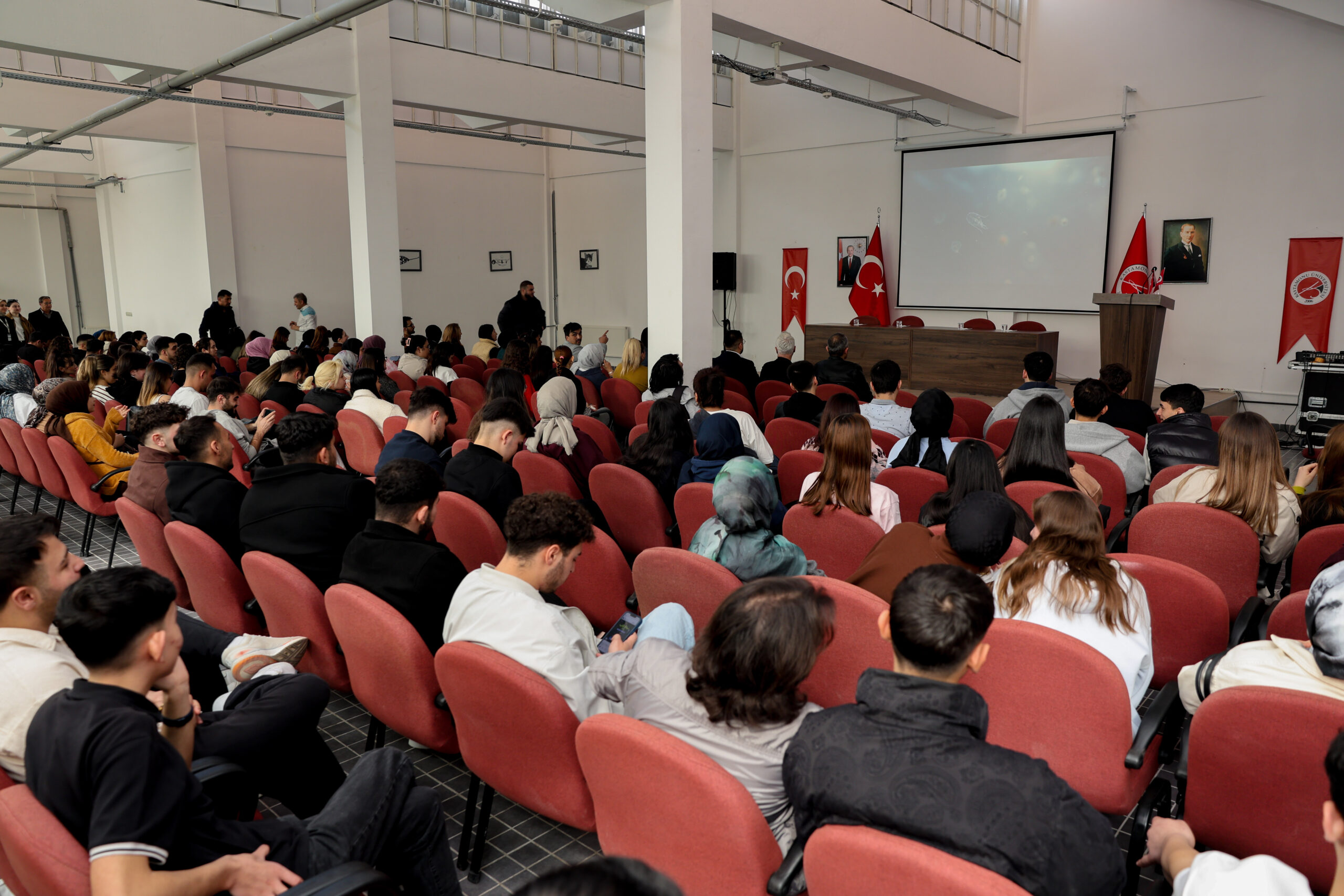 Yapay Zekâ ile Yapılan “7 Kemerli Bir Zaman Geçidi” Filmi Üniversite Öğrencileriyle Buluştu