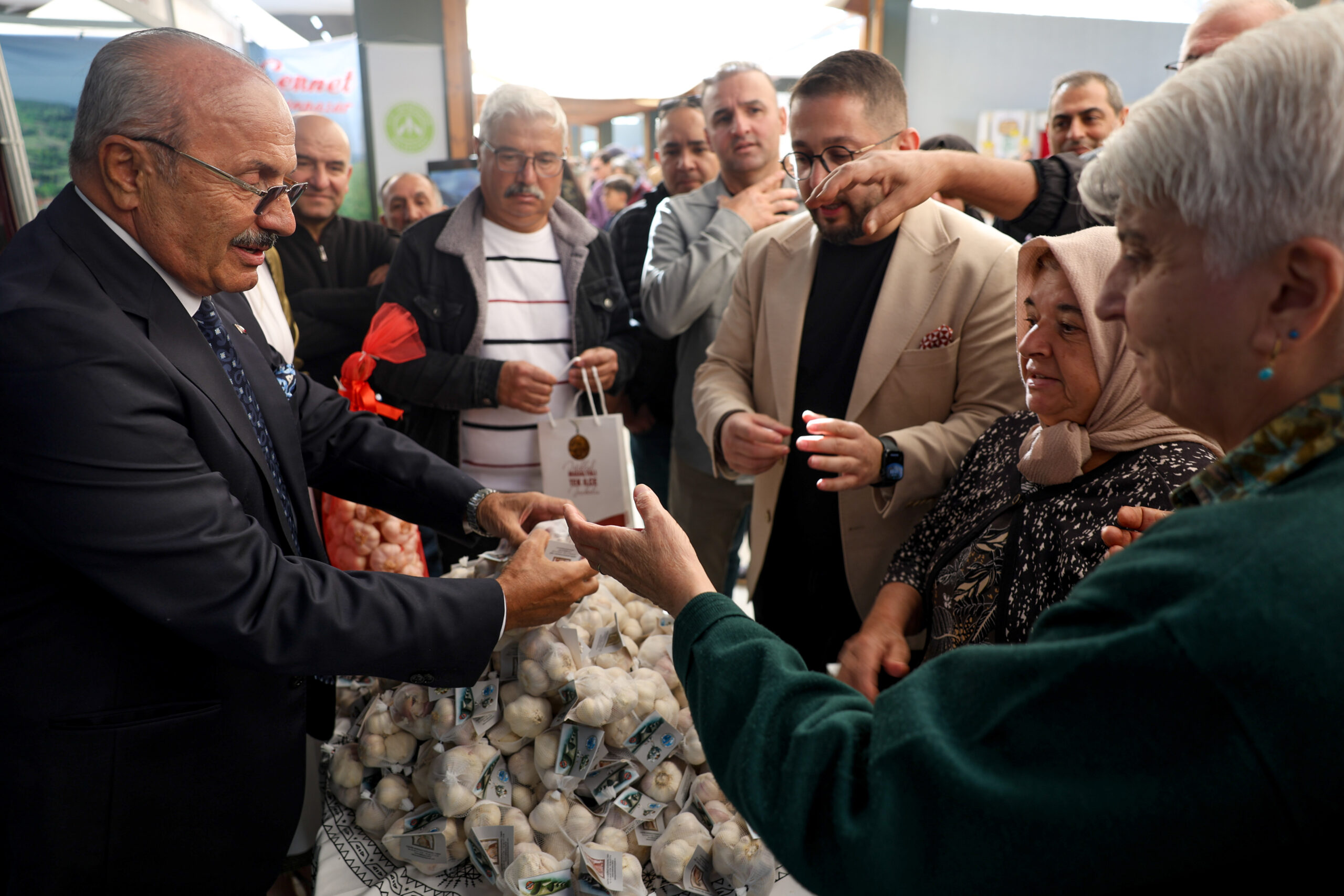 Taşköprü Sarımsağı Başkentte Vatandaşlarla Buluştu